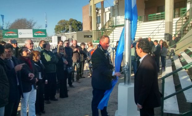 El intendente municipal, Juan Manuel Llamosas, acompañó al presidente de la Sociedad Rural de Río Cuarto, Javier Rotondo.