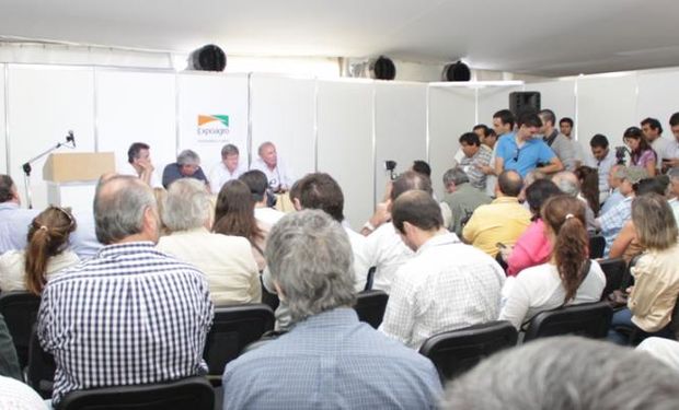 Completo ciclo de conferencias en Expoagro 2014