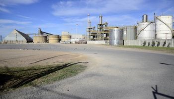Leve mejora de la balanza comercial por exportaciones agrícolas