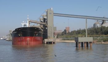 Dictan la conciliación obligatoria por el conflicto en los puertos del Gran Rosario