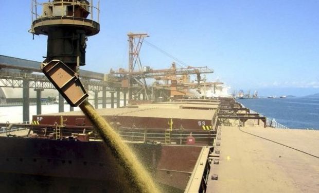 Las exportaciones argentinas de cereales, oleaginosas y subproductos se expandieron 75% entre enero y abril.