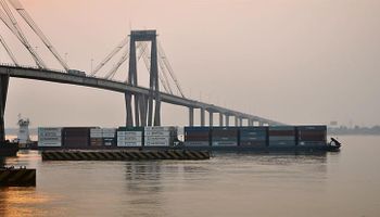 El precio de exportar por la Hidrovía es parte sustancial del costo argentino