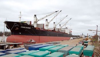 Hecho “histórico”: embarcan arroz y pollo desde el puerto de Concepción del Uruguay