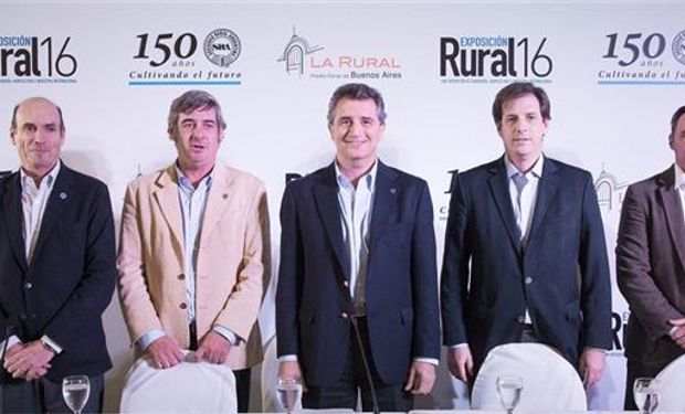 Martín Goldstein, Nicolás Pino, Luis Miguel Etchevere (SRA), Claudio Dowdall y Carlos Solanet (La Rural SA). Foto: La Rural