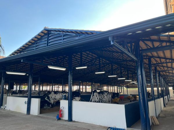 Novo pavilhão de animais, ao lado do Pavilhão Multiuso