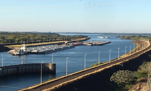 La represa Itaipú autorizó liberar más agua para elevar el nivel del Paraná