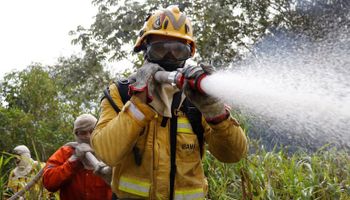 Incêndios causam mortes e provocam prisões no Centro-Oeste; SP renova alerta de perigo