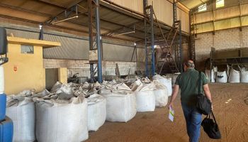 Fábrica clandestina de fertilizantes é interditada no interior de São Paulo