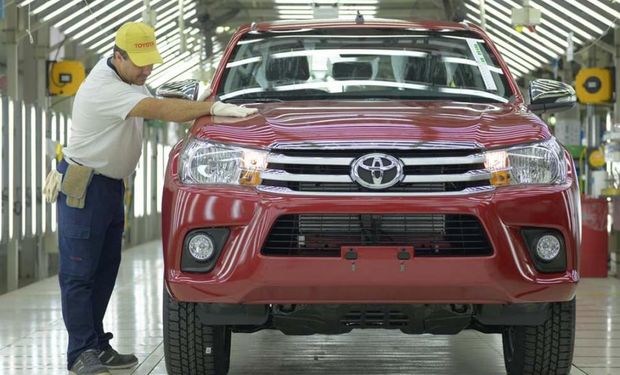 En Zárate, Toyota amplió su planta para aumentar la producción de su modelo emblema, la Hilux, que lidera las ventas en el mercado regional.