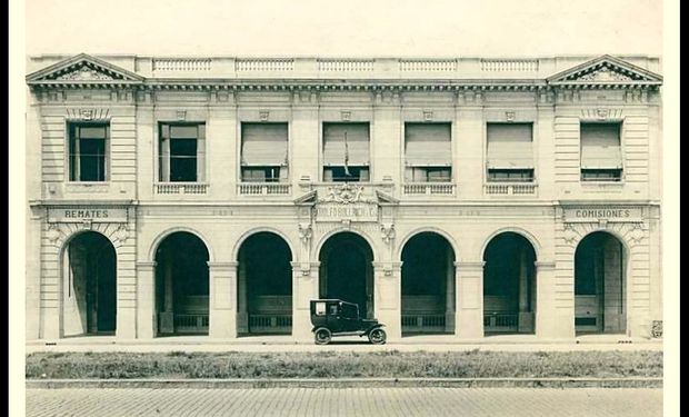 Fachada original de la Casa Bullrich, diseñada por el arquitecto Juan Waldorp