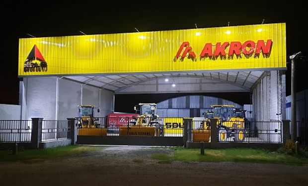 Akron abrió un showroom de palas cargadoras frontales SDLG