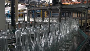 Cepo argentino: reclaman "medidas urgentes" ante el faltante de envases de vidrio