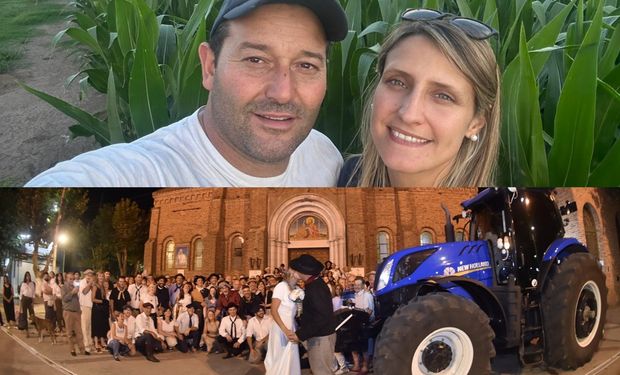 Se conocieron en el campo y llegaron en tractor a la boda: "Decoramos con fardos", cuenta la pareja apasionada por la agricultura
