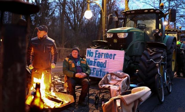 Bajo el alerta de que "los productores se extinguirán", el sector agropecuario alemán organizó una masiva movilización en Berlín