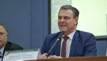 Governo não vai competir com produtores de arroz do Rio Grande do Sul, garante Fávaro