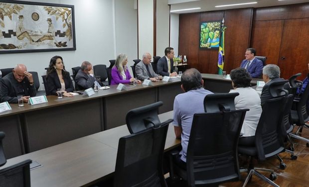 Fávaro se diz aberto ao diálogo, mas manifestação de fiscais segue sem fim