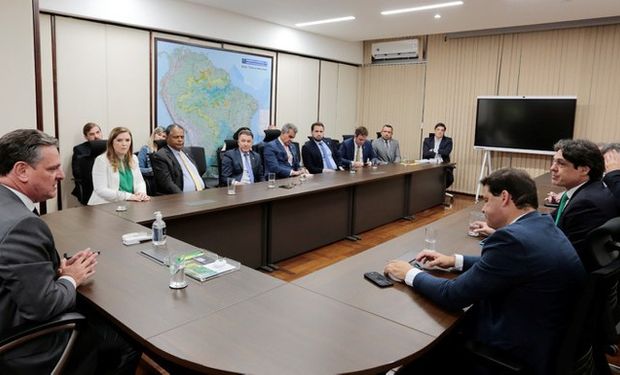 Fávaro recebeu representantes das bancadas do Rio Grande do Sul, Santa Catarina, Paraná e Bahia da Câmara. (Foto - Divulgação)