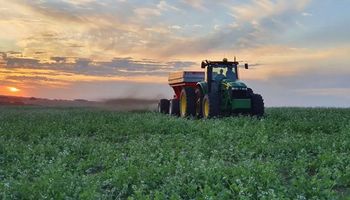 ¿Cómo avanza la venta de insumos agrícolas? Aumentó el precio de los fertilizantes y se demoran compras ante posible baja del impueso PAIS