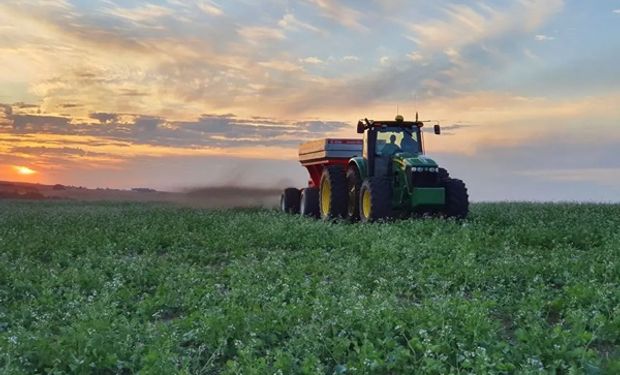 ¿Cómo avanza la venta de insumos agrícolas? Aumentó el precio de los fertilizantes y se demoran compras ante posible baja del impueso PAIS