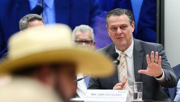 Fávaro alerta para especulação nos fertilizantes: "momento de cautela"