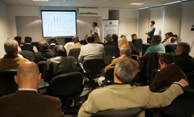 Fernando García, Director IPNI Cono Sur, presentó pautas y números para la toma de decisiones en la nutrición de cultivos estivales.