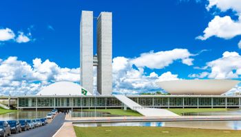 Congresso volta do recesso com pautas tensas no radar