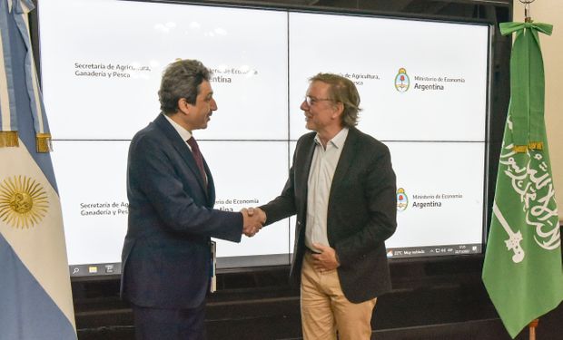 Poco oportuno: un día después de la derrota en el Mundial 2022, Bahillo se reunió con el embajador de Arabia Saudita