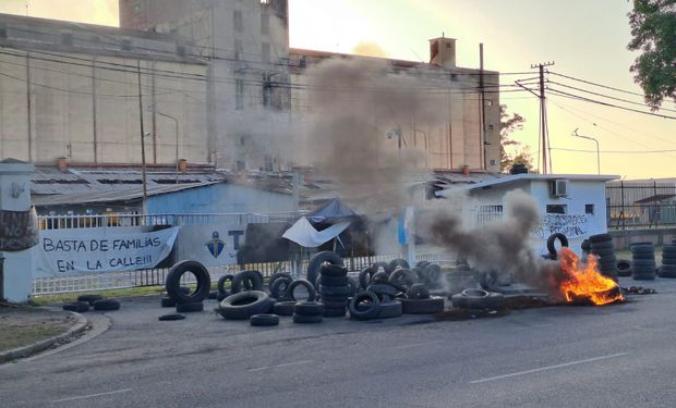 Continúa el conflicto en el puerto de Rosario, a pesar de que hubo acuerdo entre la empresa y el gremio