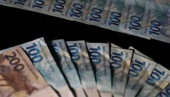 Brasil salta duas posições e entra no top 10 das economias do mundo em 2023