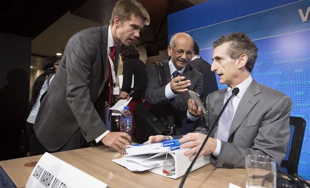 Milesi Ferretti, economista del FMI, con periodistas, ayer en Lima.Foto:AFP