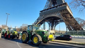Agricultores franceses hicieron un tractorazo en París en protesta contra las limitaciones a los fitosanitarios