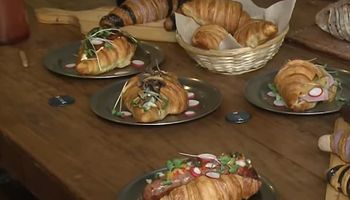 Una panadería francesa reversionó el choripán y generó polémica: qué es el chorissant