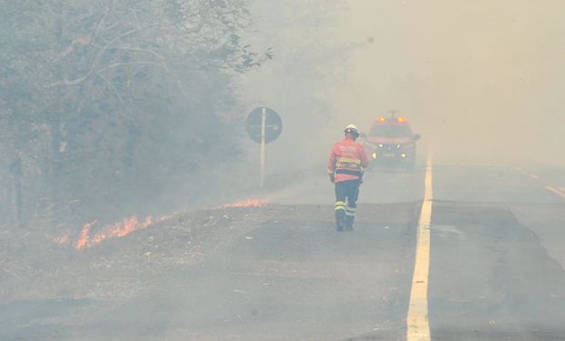 Fogo se alastra pelo Pantanal e ventos dificultam o controle das chamas. (Foto - Bruno Rezende)