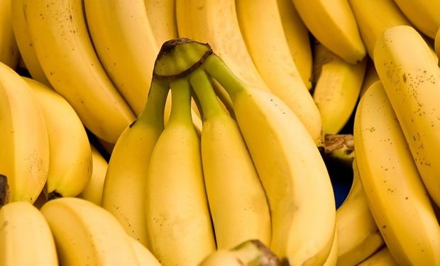 Productores regalan fruta en el centro formoseño.