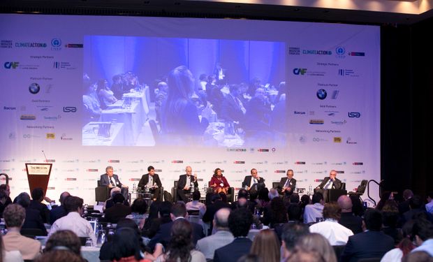 El Foro es un evento anual que se ofrece a líderes de gobiernos, del mundo de los negocios y las finanzas y ONGs
