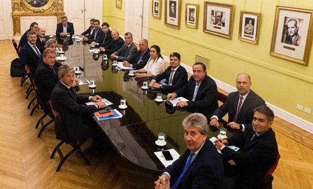 El campo se reunió con el Gobierno y pidió que no se toque retenciones, mientras que Caputo pidió acompañamiento