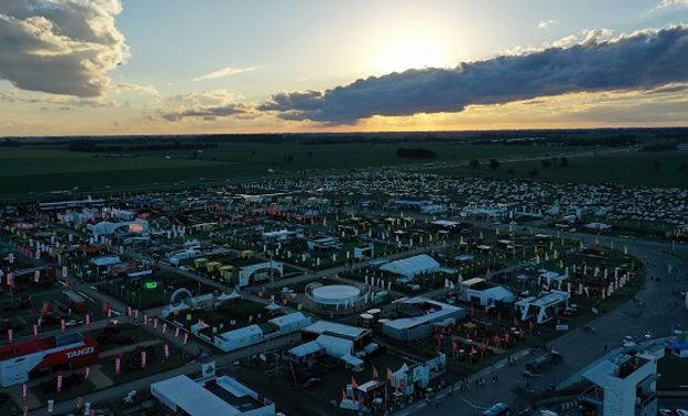 Click Granos: en Expoagro lanzan una plataforma para comprar maquinarias, bienes y servicios con canje