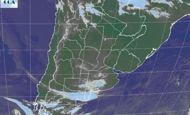 La foto satelital da las primeras evidencias del posicionamiento de aire más húmedo sobre zonas del oeste.