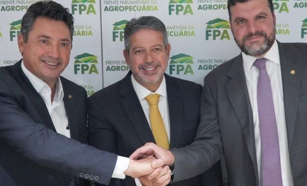 Sérgio Souza, Artur Lira e Pedro Lupion em 1ª reunião da FPA em 2023. (fotos - FPA)