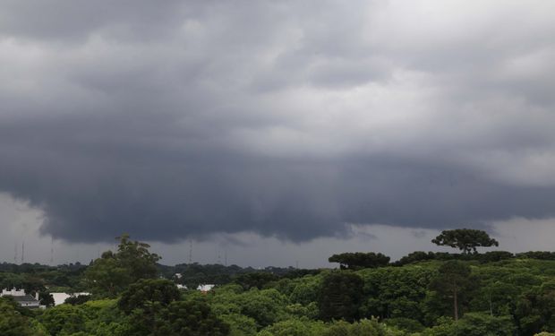 No Paraná, a chuva começa fraca pela manhã e ganha intensidade entre a tarde e a noite. (Foto: Gilson Abreu/AEN)