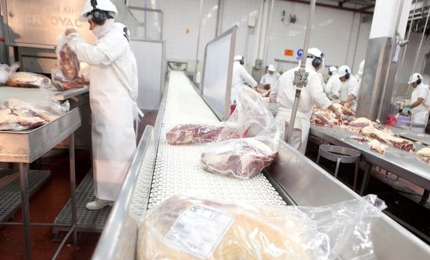 Quedan siete frigoríficos con la exportación de carne a China suspendida