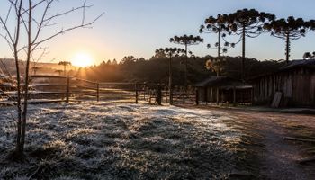 Chuva intensa de um lado e frio de outro: previsão divide o Brasil