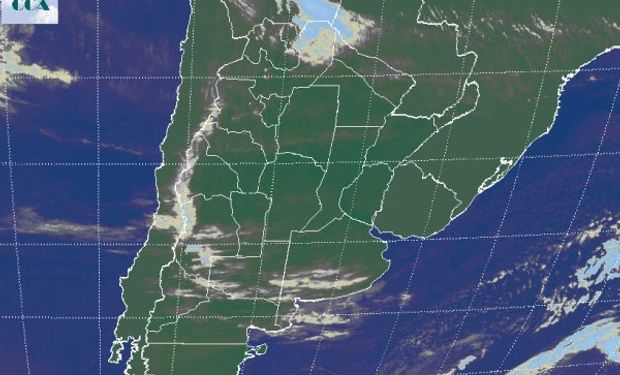 En la imagen satelital, aparecen coberturas nubosas que bajo las actuales circunstancias y aun con muy escaso desarrollo vertical, son muy inestables.