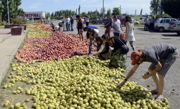 Exigen un “dólar fruta” y “voluntad política”.