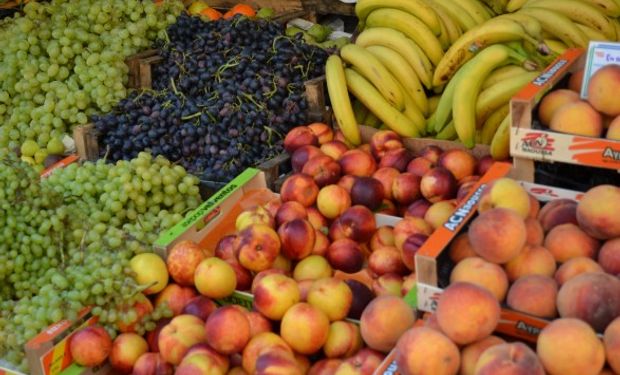 EN ROJO. En el caso de la manzana el valor desde que se produce hasta que llega al consumidor se multiplica por 8,5 veces.