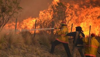 El incendio forestal en San Luis ya afectó más de 8500 hectáreas
