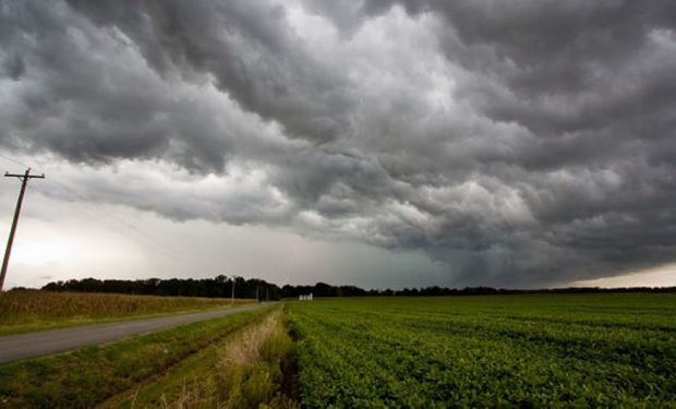 En gran parte del área de cobertura se desarrollan lluvias y tormentas.