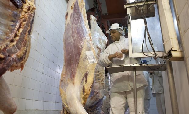 "Hace acordar a Moreno": denuncian que el Gobierno esconde el consumo de carne es el más bajo en 100 años