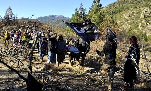 Un gaucho explicó qué pasó con los encapuchados que provocaban destrozos en El Bolsón