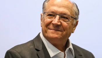 Alckmin anuncia data para deixar ministério e abre caminho para 2026